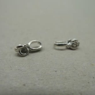 PE141 HANGER MET BLOEM (per 15 stuks) Ag925 9MM