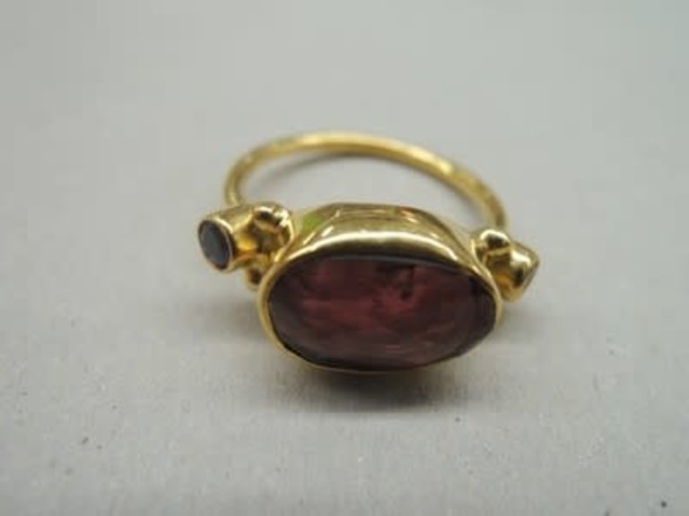 P135 RG0001 RING Ag925 VERGULD GRANAAT/IOLIET ROOD/BLAUW 12X10MM OVAAL