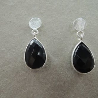 P134 OZ0856 OORSTEKER Ag925 ONIX ZWART 12X9MM DRUPPEL