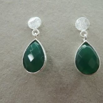 P134 OZ0857 OORSTEKER Ag925 ONIX GROEN 12X9MM DRUPPEL