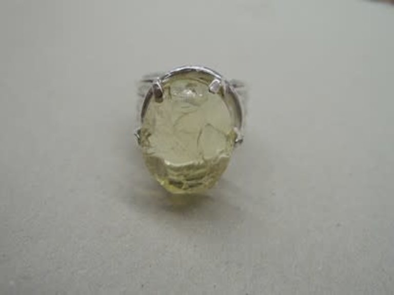 P138 RZ0326 RING Ag925 LEMON TOPAAS GEEL 17X12MM OVAAL RUW GEEN FACET