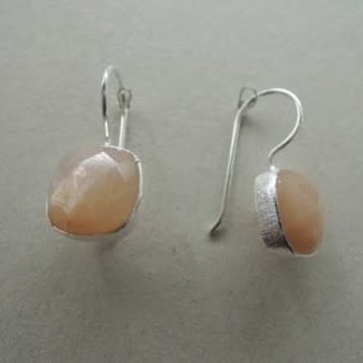 P140 OZ0864 OORHAAK Ag925 MAANSTEEN ROOS 12MM VIERKANT