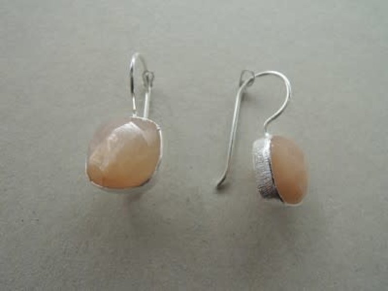 P140 OZ0864 OORHAAK Ag925 MAANSTEEN ROOS 12MM VIERKANT