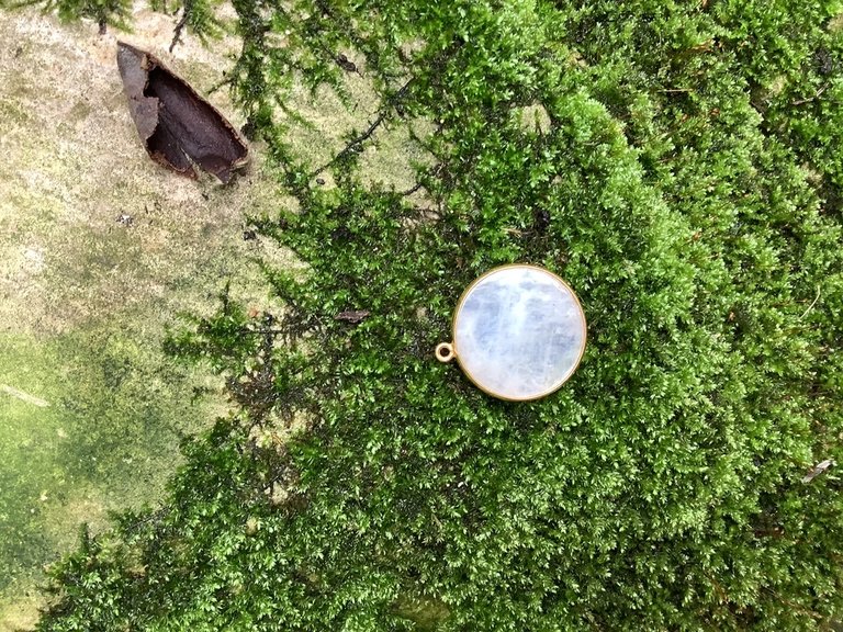 A1020 HG0004 HANGER Ag925 VERGULD MAANSTEEN WIT   20MM ROND MET OOG