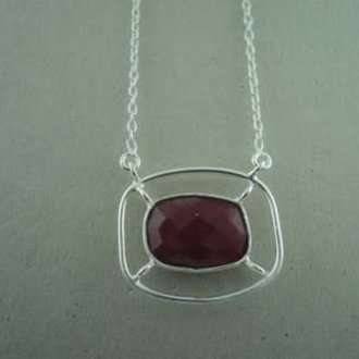 P149 KZ0043 KETTING Ag925 RUBY ROSE 22X18MM RECHTHOEKIG 2 OGEN