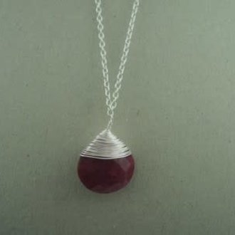 P146 KZ0027 KETTING Ag925 RUBY ROOS 20MM DRUPPEL