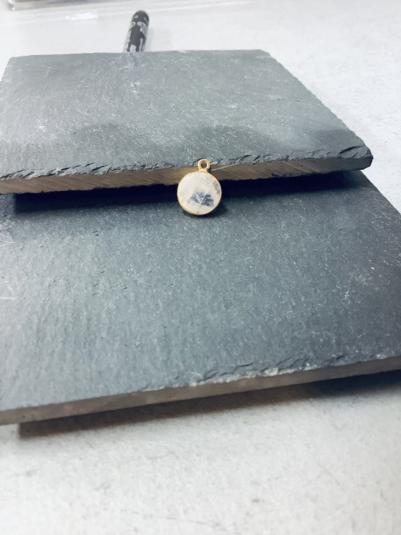 A1010 HG0011 HANGER Ag925 VERGULD MAANSTEEN WIT 10MM ROND MET OOG