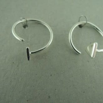 OZ0889 OORHAAK Ag925 12MM ROND MET DRIEHOEK