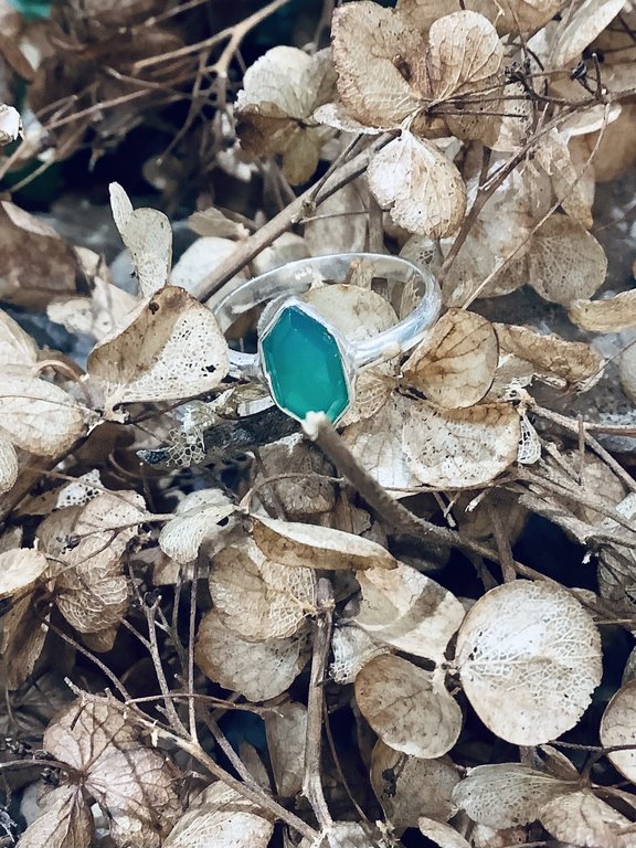 P127 RZ0309 RING Ag925 ONIX GROEN 12X8MM VEELHOEK