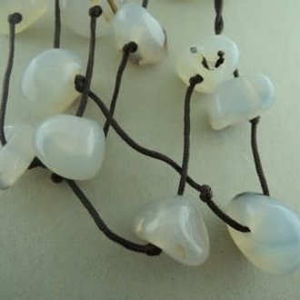 KZ0064 KETTING AGAAT WIT ONREGELMATIG  GEKNOOPT