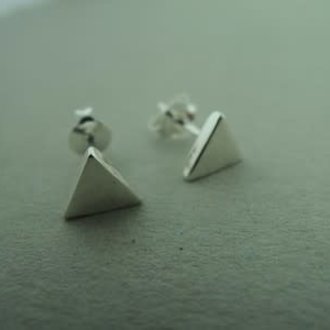 RB-EA0070 OORSTEKER DRIEHOEK 7.5MM (Ag 925)