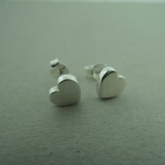 RB-EA0074 OORSTEKER HART 6MM (Ag 925)