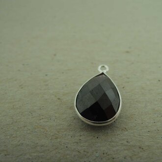 QSF215 HANGER IN KAST Ag925   15X10MM DRUPPEL GRANAAT MET OOG TOP