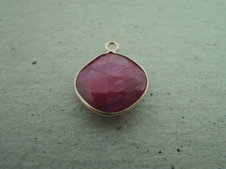 QSF224 HANGER IN KAST Ag925 VERGULD ROSE ROOS 13X13MM VIERKANT RUBY MET OOG TOP