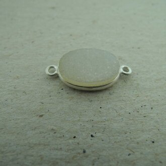 QSF286 HANGER IN KAST Ag925 WIT 15X11MM OVAAL AGAAT DRUZY MET 2 OGEN