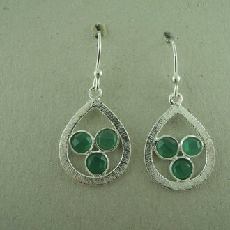 P145 OZ0890 OORHAAK Ag925 ONIX ZWART  22MM DRUPPEL