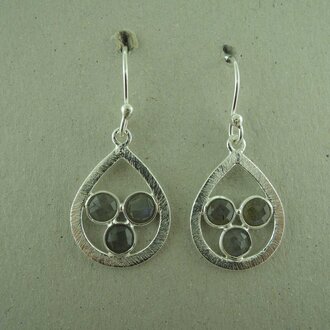 P145 OZ0893 OORHAAK Ag925 LABRADORIET GRIJS 22MM DRUPPEL