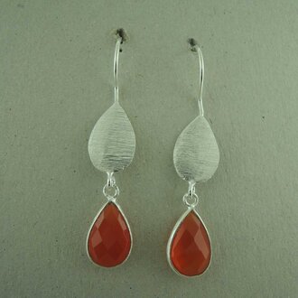 P63 OZ0896 OORHAAK Ag925 CARNEOOL ORANJE 45MM DRUPPEL