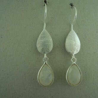 P63 OZ0901 OORHAAK Ag925 MAANSTEEN WIT 45MM DRUPPEL