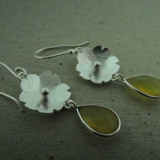 P62 OZ0908 OORHAAK Ag925 LEMON TOPAAS GEEL 4CM BLOEM/DRUPPEL