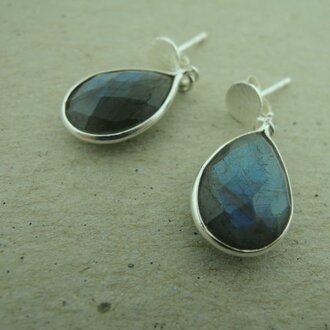 P41 OZ0044 OORSTEKER Ag925 LABRADORIET GRIJS 15X10MM DRUPPEL