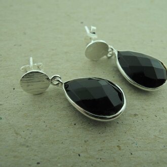 P41 OZ0047 OORSTEKER Ag925 ONIX ZWART 15X10MM DRUPPEL