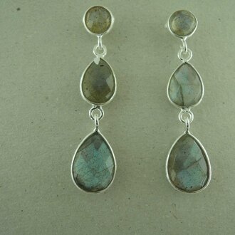 P157 OZ0924 OORSTEKER Ag925 LABRADORIET GRIJS  4CM ROND+X2DRUPPEL