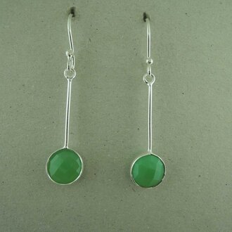 P158 OZ0929 OORHAAK Ag925 ONIX GROEN  4CM STAAFJE+10MM ROND