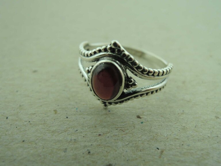 P162 RZ0327 RING Ag925 GRANAAT ROOD 8X6MM OVAAL