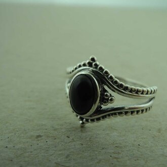 P162 RZ0329 RING Ag925 ONIX ZWART 8X6MM OVAAL