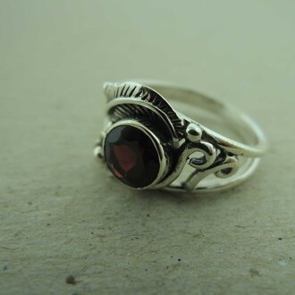 P163 RZ0334 RING Ag925 GRANAAT ROOD 7MM ROND