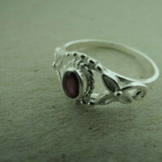 P166 RZ0351 RING Ag925 GRANAAT ROOD 6X4MM OVAAL