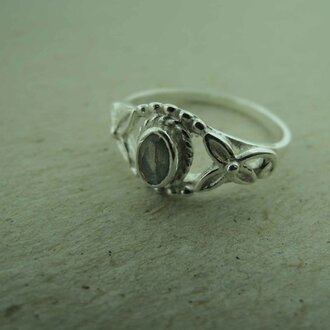 P166 RZ0353 RING Ag925 MAANSTEEN WIT 6X4MM OVAAL