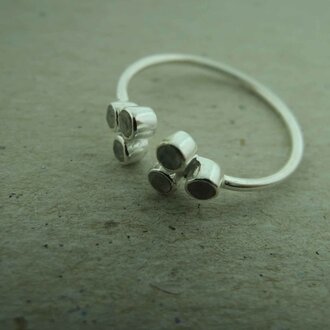 P167 RZ0355 OPEN RING Ag925 LABRADORIET GRIJS 6 STEENTJES ROND