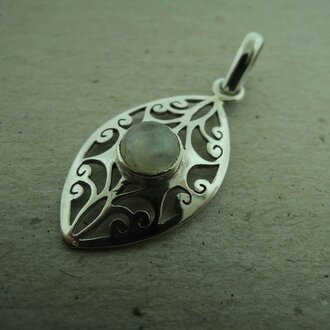 P170 HZ0061 HANGER Ag925 25 MAANSTEEN WIT 7MM ROND MET BEUGEL