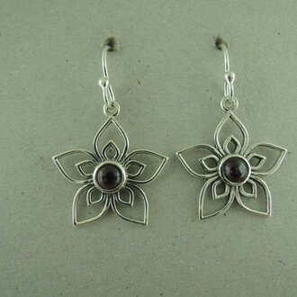 P172 OZ0958 OORHAAK Ag925 BLOEM 28MM GRANAAT ROOD ROND 5MM