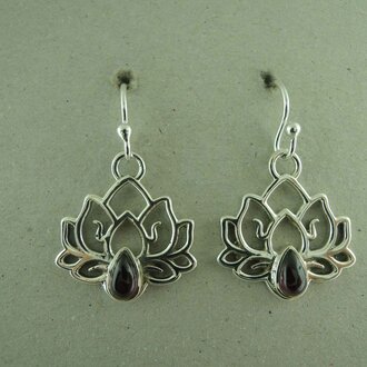 P174 OZ0968 OORHAAK Ag925 LOTUS 16MM GRANAAT ROOD DRUPPEL 7MM