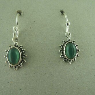 P175 OZ0969 OORHAAK Ag925 11MM ONIX GROEN OVAAL 7MM