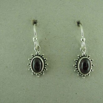 P175 OZ0976 OORHAAK Ag925 11MM GRANAAT ROOD 7MM