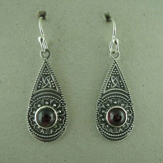 P180 OZ0996 OORHAAK Ag925 DRUPPEL 23MM GRANAAT ROOD ROND 6MM