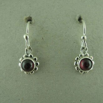 P179 OZ0990 OORHAAK Ag925 BLOEM 9MM GRANAAT ROOD ROND 6MM