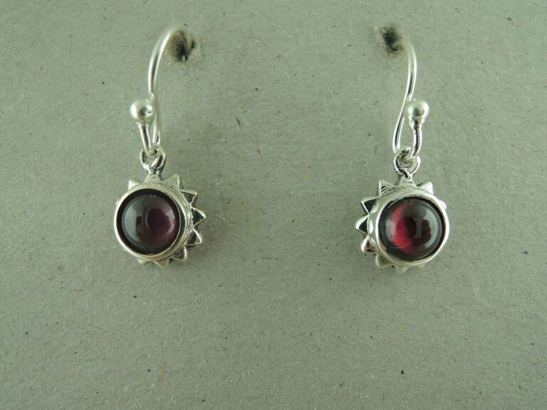 P176 OZ0979 OORHAAK Ag925 BLOEM 8MM GRANAAT ROOD 6MM