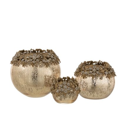 Tea light holders and lanterns for extra atmosphere