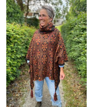 Billy B PONCHO POM