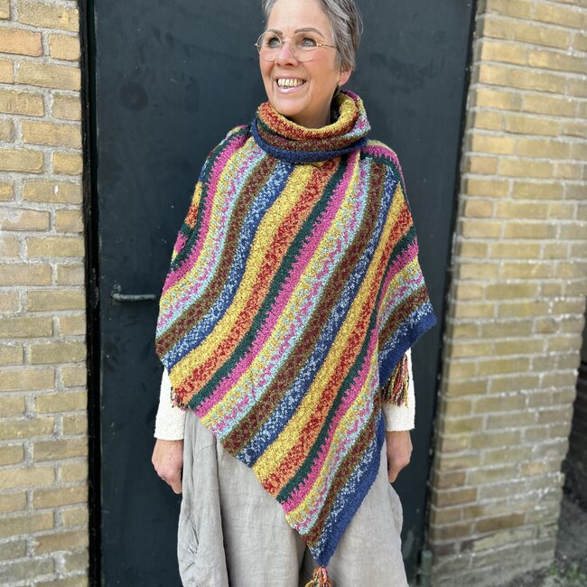 Billy B PONCHO POM