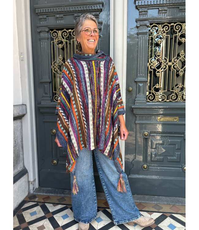 Billy B PONCHO POM