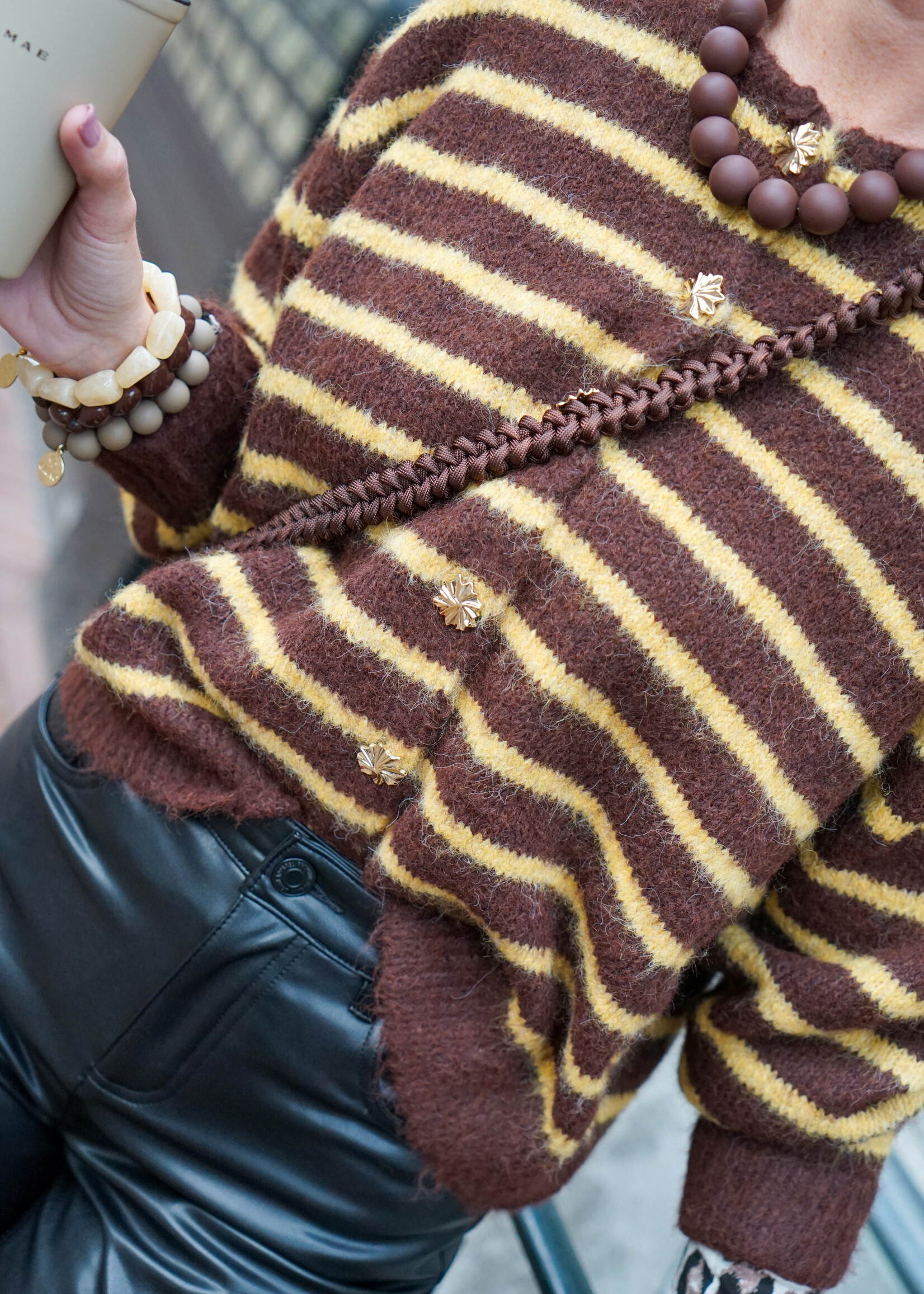STREEP VEST BRUIN/GEEL