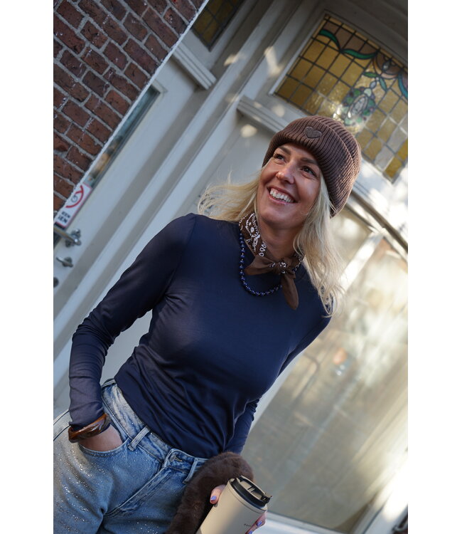 BASIC TOP DONKERBLAUW