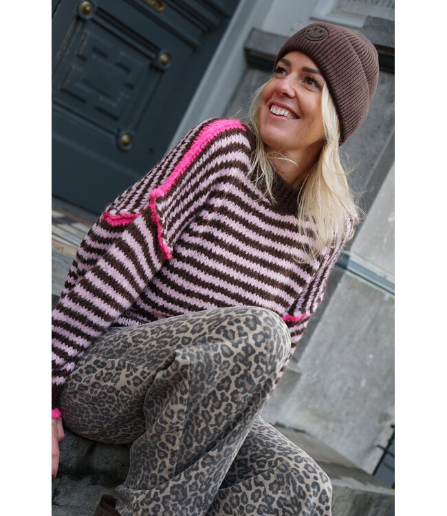 GEBREIDE STREEP TRUI BRUIN ROZE