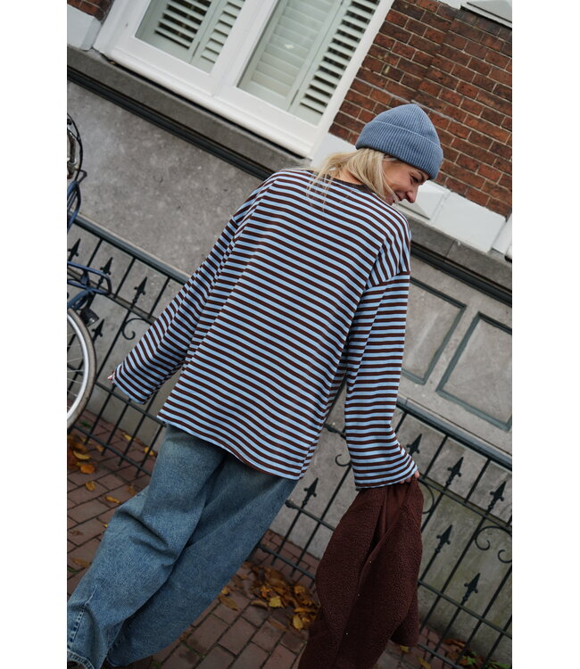 OVERSIZED STREEP TOP BLAUW BRUIN